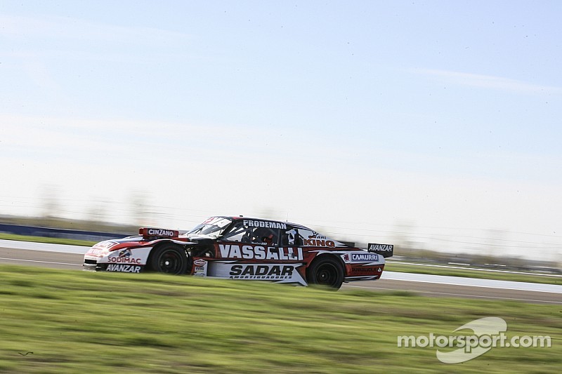 Rossi saltó a la pole y a la punta en Viedma