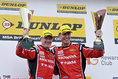 Shedden leads home Honda 1-2 in Thruxton opener