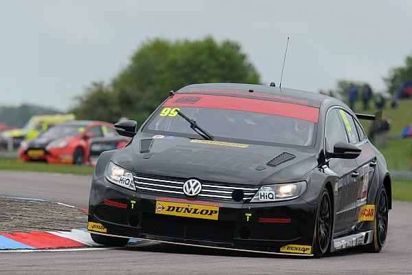 Plato contiene a Collard en la carrera 2