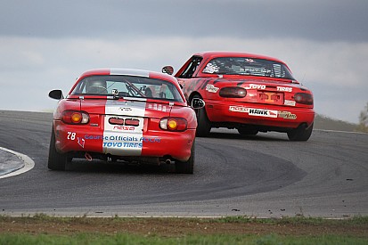Powers edges Rueth for Mazda Race of Champions