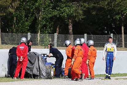 Marciello crashes Sauber on second day of testing