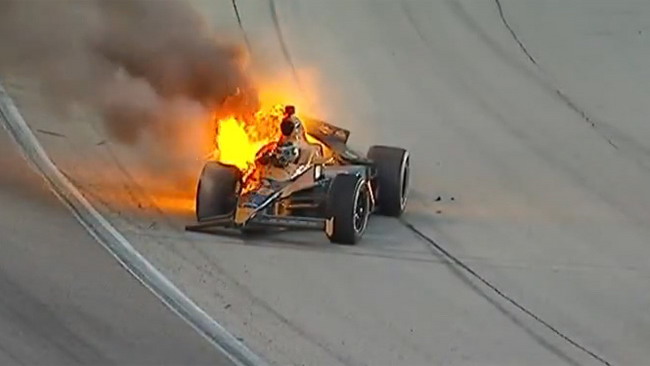 Simona De Silvestro tra le fiamme della sua Dallara