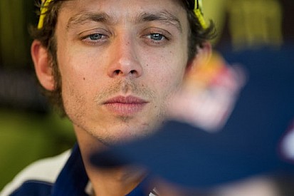 Quindici punti di sutura per Valentino