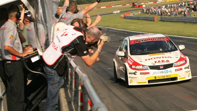 Shedden prova a rilanciarsi vincendo gara 3