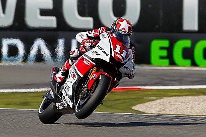 Ben Spies passeggia davanti a tutti ad Assen