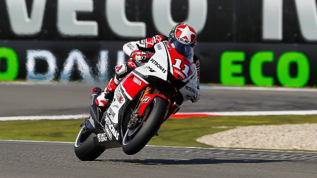 Ben Spies passeggia davanti a tutti ad Assen