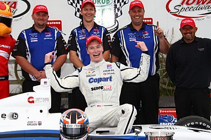 Newgarden cala il tris all'Iowa Speedway