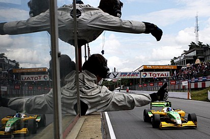 Martin vince gara-2 a Zolder