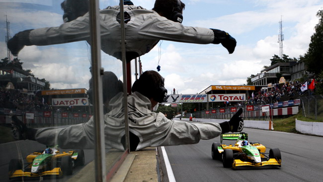 Martin vince gara-2 a Zolder