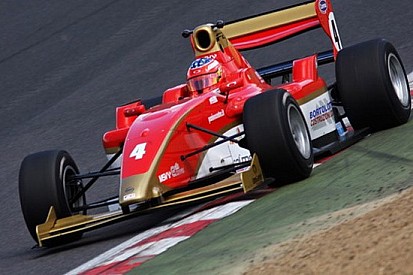 Bortolotti domina le prime libere a Brands Hatch