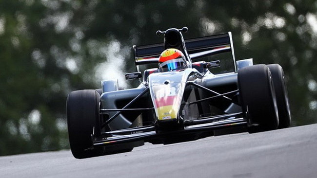 Hegewald conquista la pole per gara 1 a Brands Hatch