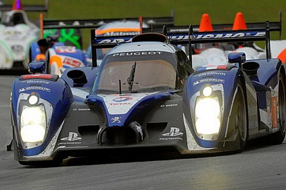 1-2 Peugeot nelle prime libere della Petit Le Mans