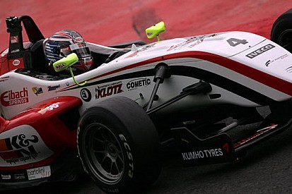 Lewis va all'attacco di Campana dalla pole