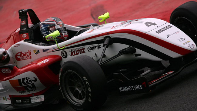 Lewis va all'attacco di Campana dalla pole