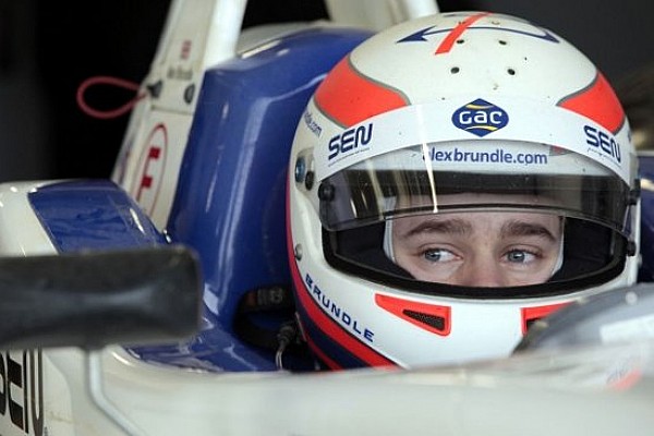 Alex Brundle si accorda con Carlin per il 2012