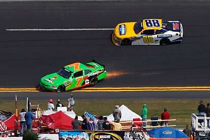 Danica Patrick a muro all'esordio stagionale