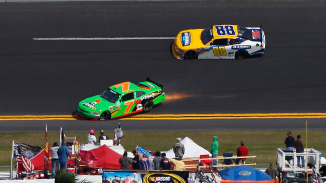 Danica Patrick a muro all'esordio stagionale