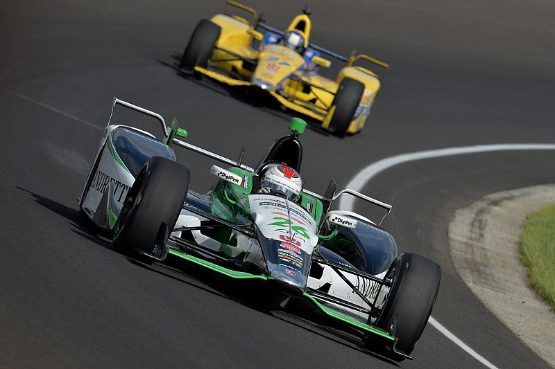 Muñoz au-dessus des 230 mph, Castroneves dans les airs