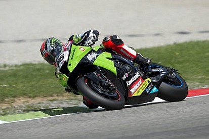 Tom Sykes bastona tutti nella Superpole