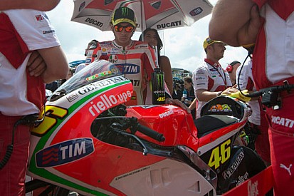 Ducati: un mese per convincere Valentino a rimanere