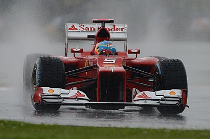 Alonso riporta la Ferrari in pole nel diluvio!