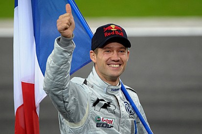 Sébastien Ogier si diverte in pista con la Scirocco