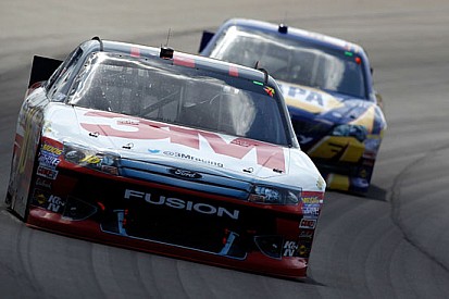 Biffle si prende vittoria e leadership in Michigan