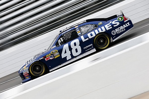 Terza pole stagionale per Johnson a Martinsville