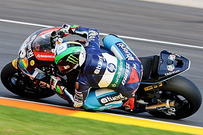 Espargaro cade, ma la pole è comunque sua
