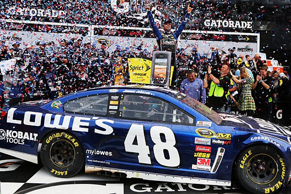 Jimmie Johnson trionfa alla Daytona 500