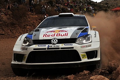 Acropoli, PS7: Latvala tenta la fuga