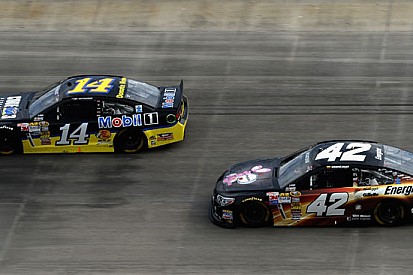 Tony Stewart nega la vittoria a Montoya a Dover