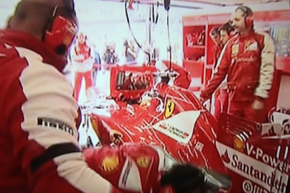 Alonso non riesce a girare per un guaio al motore