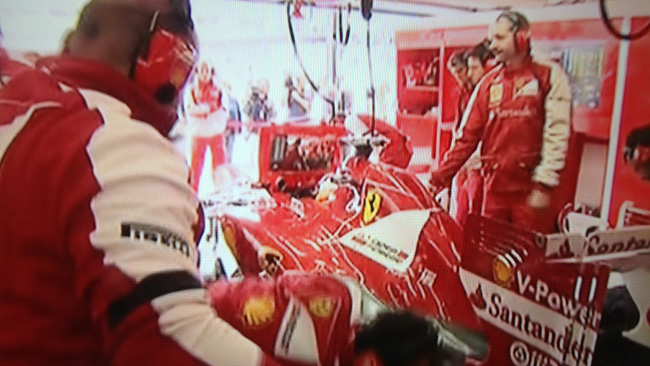 Alonso non riesce a girare per un guaio al motore