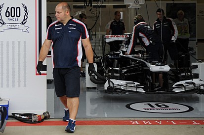 Fumo nel box della Williams!