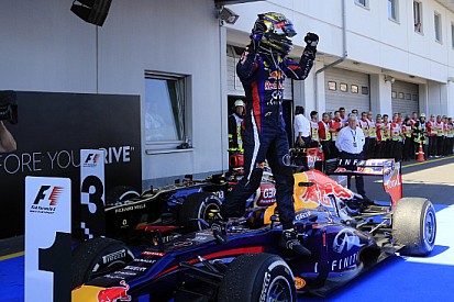 Sebastian Vettel batte le Lotus
