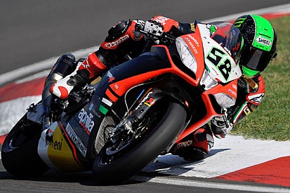 Eugene Laverty sfilerà a Goodwood con l'Aprilia RSV4