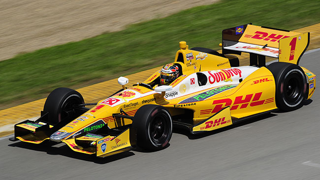 Ryan Hunter-Reay festeggia la pole a Mid-Ohio