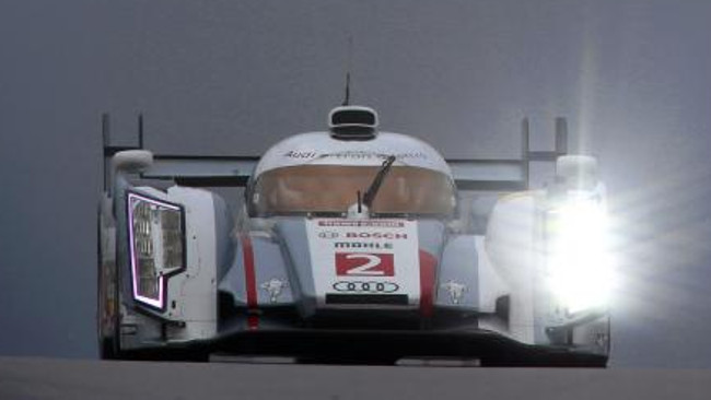 Le Audi brillano sotto l'acqua di Austin