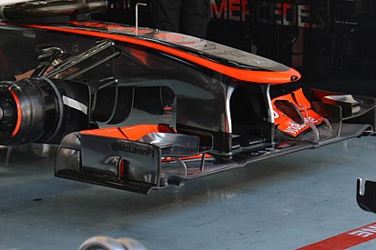 La McLaren cambia l'infulcraggio fra ala e supporto