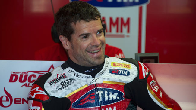 Carlos Checa ha deciso: appende il casco al chiodo