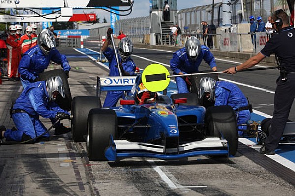 Virtuosi UK ai test di Jerez con Venter e Pal Kiss