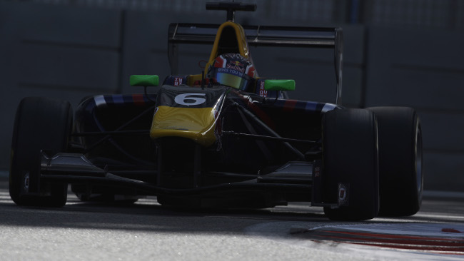 Daniil Kvyat in pole position ad Abu Dhabi