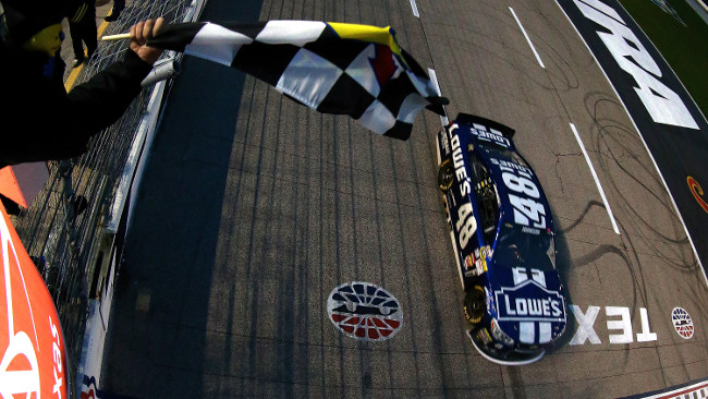 Jimmie Johnson torna in testa alla classifica in Texas