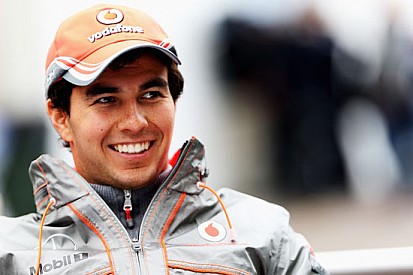 Whitmarsh aiuta Sergio Perez a cercare un volante