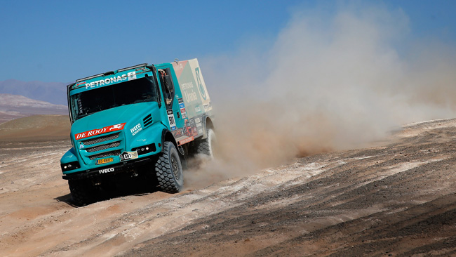 Dakar, Tappa 12, Camion: De Rooy cerca di reagire