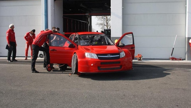 Primo test per la Lada Granta TC1