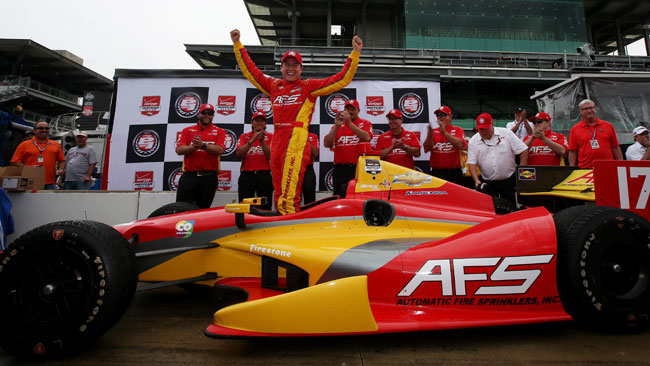 Hunter-Reay sbatte e regala la pole a Saavedra