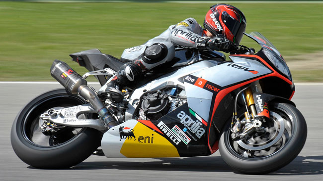 Con i test di Imola cresce l'ottimismo in casa Aprilia