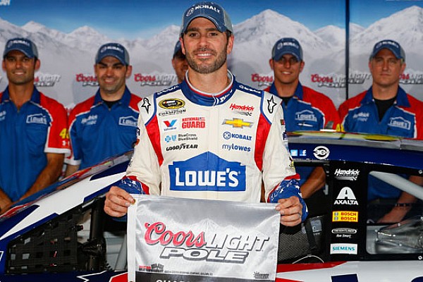 Jimmie Johnson ritrova la pole position a Charlotte